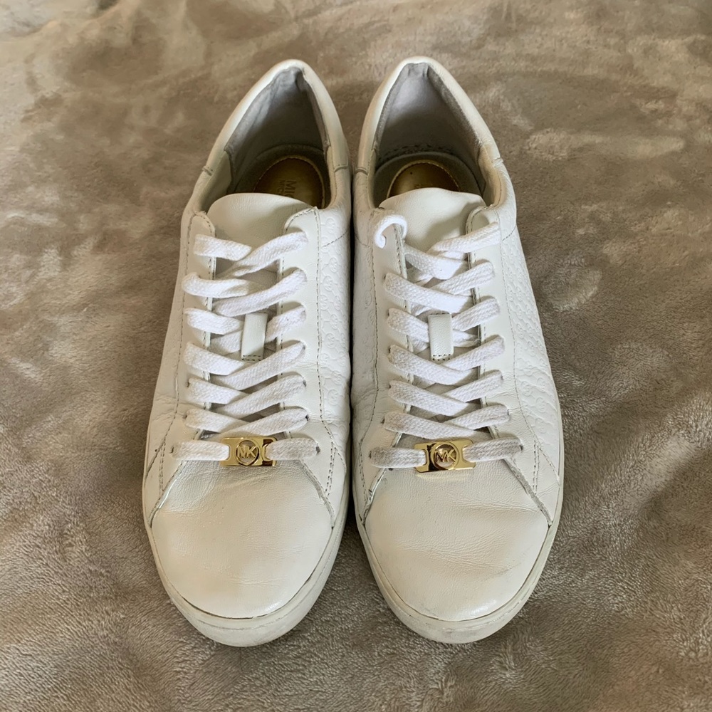 Micheal Kors white leather sneaker W10